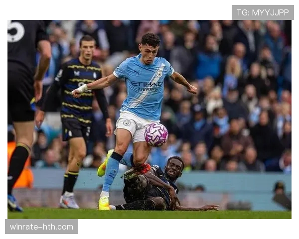 福登中场串联展现艺术与战术完美融合,出色表现引领球队前行 福登中场串联展现艺术与战术完美融合,出色表现引领球队前行