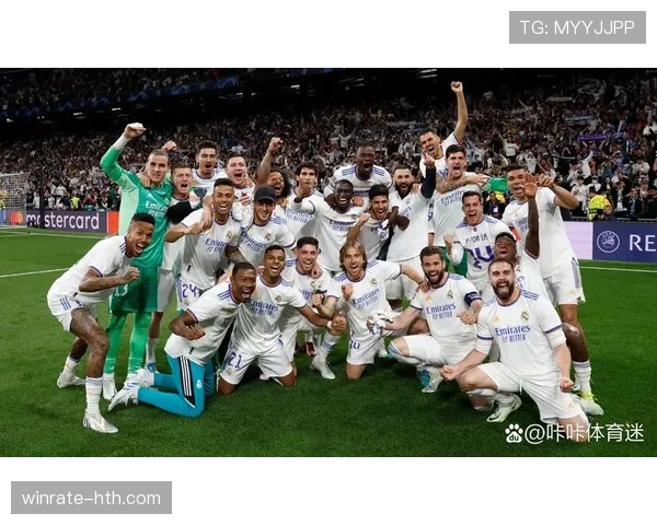 足球头名之争进入白热化,各队全力冲刺争夺榜首 足球头名之争进入白热化,各队全力冲刺争夺榜首