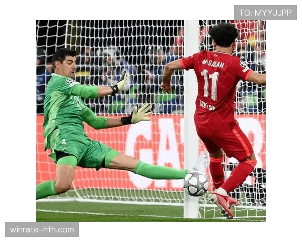 库尔图瓦展现出色指挥能力，帮助球队稳固后防线持续提升